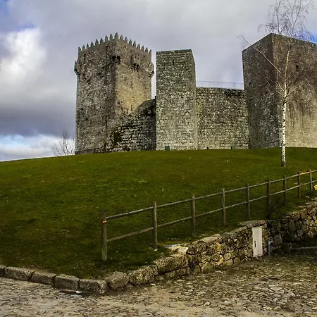 Casa De Campo O Castelo Guest house Montalegre